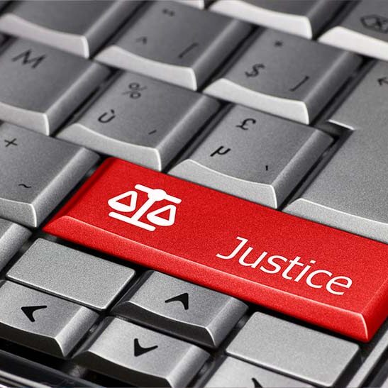 Leyes sobre delitos cibernéticos, defensa contra el hacking